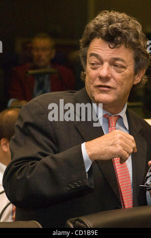 Französische Umweltminister Jean-Louis Barloo an einem Anfang, Energieminister treffen am Sitz EU-Rates in Luxemburg am 9. Oktober 2008.   [© von Wiktor Dabkowski]... Stockfoto