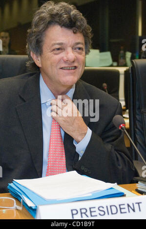 Französische Umweltminister Jean-Louis Barloo an einem Anfang, Energieminister treffen am Sitz EU-Rates in Luxemburg am 9. Oktober 2008.   [© von Wiktor Dabkowski]... Stockfoto