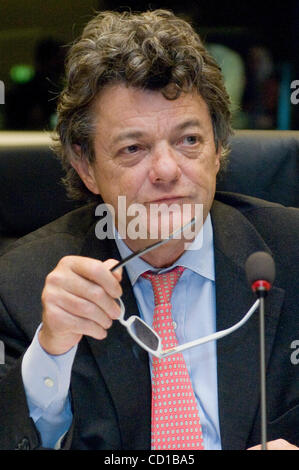 Französische Umweltminister Jean-Louis Barloo an einem Anfang, Energieminister treffen am Sitz EU-Rates in Luxemburg am 9. Oktober 2008.   [© von Wiktor Dabkowski]... Stockfoto