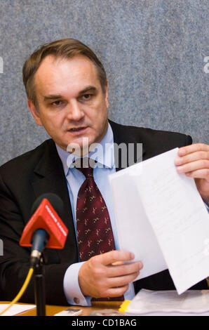 Polnischen Vize-Premierminister für Enterprice Waldemar Pawlak im Rahmen einer Pressekonferenz über Energie-Diskussionen nach einem Verkehr, Telekommunikation und Energie treffen am Sitz EU-Rates in Luxemburg am 10. Oktober 2008.  [© von Wiktor Dabkowski]... Stockfoto