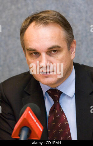 Polnischen Vize-Premierminister für Enterprice Waldemar Pawlak im Rahmen einer Pressekonferenz über Energie-Diskussionen nach einem Verkehr, Telekommunikation und Energie treffen am Sitz EU-Rates in Luxemburg am 10. Oktober 2008.  [© von Wiktor Dabkowski]... Stockfoto