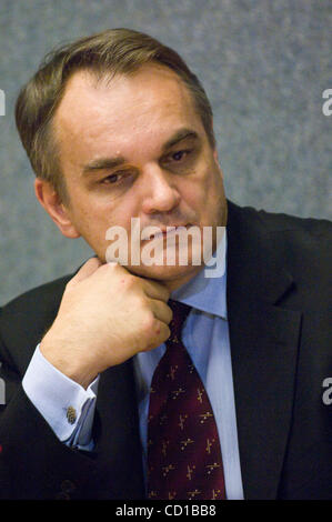 Polnischen Vize-Premierminister für Enterprice Waldemar Pawlak im Rahmen einer Pressekonferenz über Energie-Diskussionen nach einem Verkehr, Telekommunikation und Energie treffen am Sitz EU-Rates in Luxemburg am 10. Oktober 2008.  [© von Wiktor Dabkowski]... Stockfoto