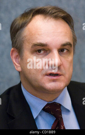 Polnischen Vize-Premierminister für Enterprice Waldemar Pawlak im Rahmen einer Pressekonferenz über Energie-Diskussionen nach einem Verkehr, Telekommunikation und Energie treffen am Sitz EU-Rates in Luxemburg am 10. Oktober 2008.  [© von Wiktor Dabkowski]... Stockfoto