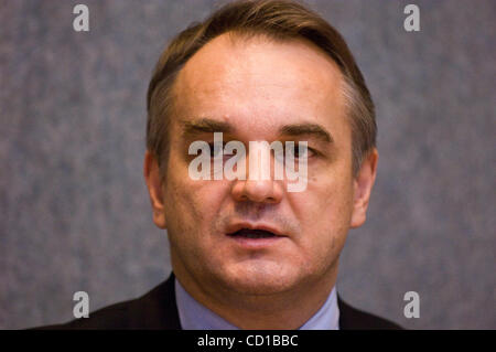 Polnischen Vize-Premierminister für Enterprice Waldemar Pawlak im Rahmen einer Pressekonferenz über Energie-Diskussionen nach einem Verkehr, Telekommunikation und Energie treffen am Sitz EU-Rates in Luxemburg am 10. Oktober 2008.  [© von Wiktor Dabkowski]... Stockfoto