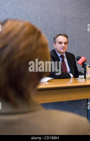 Polnischen Vize-Premierminister für Enterprice Waldemar Pawlak im Rahmen einer Pressekonferenz über Energie-Diskussionen nach einem Verkehr, Telekommunikation und Energie treffen am Sitz EU-Rates in Luxemburg am 10. Oktober 2008.  [© von Wiktor Dabkowski]... Stockfoto