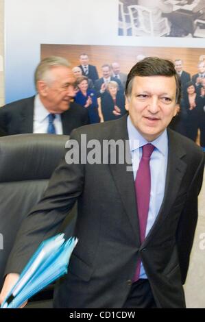 29. Oktober 2008 - Brüssel, Belgien - Barroso, Präsident der Europäischen Kommission, zu Beginn des außergewöhnlichen Meetign der Europäischen Kommission auf die Finanzkrise und Wirtschaft im EU-Hauptquartier in Brüssel.    (Kredit-Bild: © Wiktor Dabkowski/ZUMA Press) Stockfoto