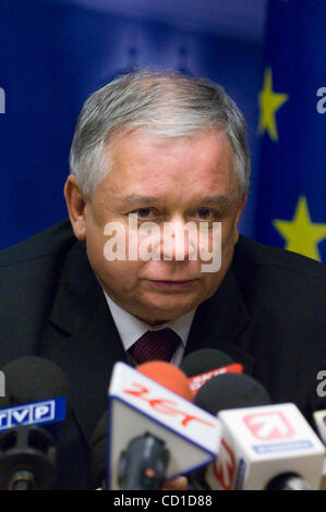 Polnischer Präsident Lech Kacyznski besucht die Pressekonferenz am Ende des europäischen Staatsoberhäupter und Regierung Sondergipfel in Brüssel 7. November 2008. Regierungschefs der Europäischen Union sammeln in Brüssel am Freitag zu einem Gipfel zur Vorbereitung für Gespräche in Washington auf dem internationalen Stockfoto