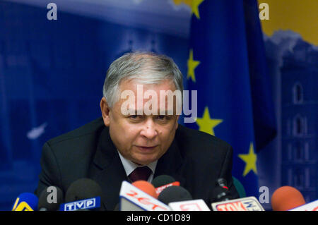 Polnischer Präsident Lech Kacyznski besucht die Pressekonferenz am Ende des europäischen Staatsoberhäupter und Regierung Sondergipfel in Brüssel 7. November 2008. Regierungschefs der Europäischen Union sammeln in Brüssel am Freitag zu einem Gipfel zur Vorbereitung für Gespräche in Washington auf dem internationalen Stockfoto