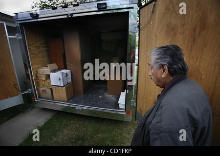 Aus der großen Wohnung zum kleinen Haus steht Paul Sosa in seinem