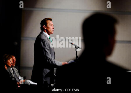 Gouverneur Arnold Schwarzenegger liefert die Keynote-Rede an die DNA / Cold Case Summet im Sacramento Convention Center, Donnerstag, 24. April 2008. (Sacramento Bee / Brian Bär / BBAER@SACBEE.COM) (Kredit-Bild: © Sacramento Bee/ZUMA Press) Stockfoto