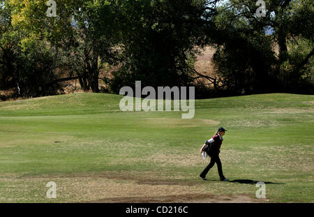 HLcifGolf292153x002.jpg 11.11.2008 WARNER SPRINGS (San Diego, County Kalifornien) Runde USA  (Cq) KASSIDY (Cq) TEARE von Rancho Buena VistaÃ•s Girls Golfteam auf das 14. Fairway von der Warner Springs Ranch Golf Course bei der Eröffnung geht der Girls Golf CIF Meisterschaften. Obligatorische Credit: Cop Stockfoto