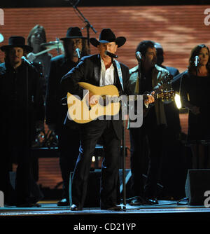 12. November 2008 - Nashville, Tennessee; USA - führt Musiker GEORGE STRAIT live als Teil der größten Country-Musik-Nacht als Teil der 2008 CMA Awards, die im Sommet Center stattfand in der Innenstadt von Nashville gelegen. Copyright 2008 Jason Moore. Obligatorische Credit: Jason Moore Stockfoto