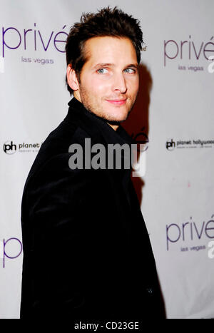 15. November 2008 kommt - Las Vegas, Nevada, USA - Schauspieler PETER FACINELLI bei Prive für die "Twilight"-Film-Release-Party. (Kredit-Bild: © Valerie Nerres/ZUMA Press) Stockfoto