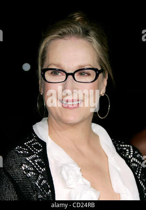 18. November 2008 - Beverly Hills, Kalifornien, USA - Schauspielerin MERYL STREEP ankommen "Doubt" Los Angeles Premiere statt an der Academy of Motion Pictures. (Kredit-Bild: © Lisa O'Connor/ZUMA Press) Stockfoto