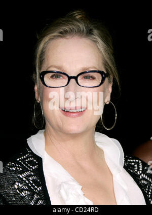 18. November 2008 - Beverly Hills, Kalifornien, USA - Schauspielerin MERYL STREEP ankommen "Doubt" Los Angeles Premiere statt an der Academy of Motion Pictures. (Kredit-Bild: © Lisa O'Connor/ZUMA Press) Stockfoto