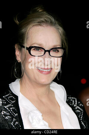 18. November 2008 - Beverly Hills, Kalifornien, USA - Schauspielerin MERYL STREEP ankommen "Doubt" Los Angeles Premiere statt an der Academy of Motion Pictures. (Kredit-Bild: © Lisa O'Connor/ZUMA Press) Stockfoto