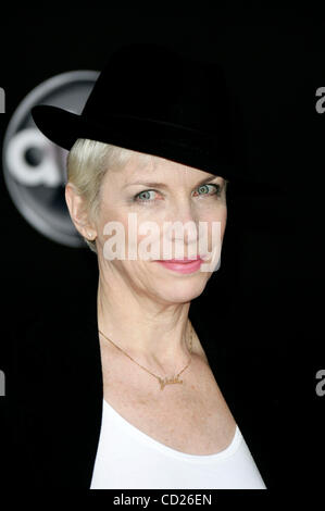 23. November 2008 - Los Angeles, Kalifornien, USA - Musiker ANNIE LENNOX zu den 2008 American Music Awards im Nokia Theatre statt. (Kredit-Bild: © Lisa O'Connor/ZUMA Press) Stockfoto