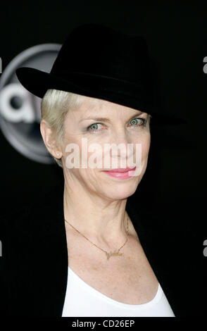 23. November 2008 - Los Angeles, Kalifornien, USA - Musiker ANNIE LENNOX zu den 2008 American Music Awards im Nokia Theatre statt. (Kredit-Bild: © Lisa O'Connor/ZUMA Press) Stockfoto