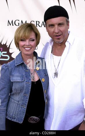 22. Mai 2003 - New York, New York, USA - K30828JKRON SD0522. VH1 DIVAS DUETS-. MGM GRAND HOTEL, LAS VEGAS, NEVADA--.05/22/2003-.  / 2003. PAT BENATAR und NEIL GIRALDO(Credit Image: © John Krondes/Globe Photos/ZUMAPRESS.com) Stockfoto