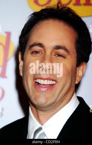 17. November 2004 - New York, New York, US - K40429JKRON. SEINFELD auf DVD-RELEASE-PARTY am ROCKEFELLER PLAZA, NEW YORK New York 17.11.2004.  / JERRY SEINFELD(Credit Image: © John Krondes/Globe Photos/ZUMAPRESS.com) Stockfoto