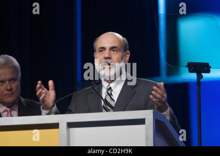Vereinigte Staaten-US-Notenbankchef Ben Bernanke befasst sich mit der allgemeinen Versammlung der unabhängigen Gemeinschaft Bankers of America während der ICBA Convention in Orlando World Center Marriott Resort in Orlando, Florida, USA, 4. März 2008. Stockfoto