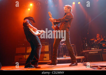 13. März 2008 führt - Myrtle Beach, South Carolina, USA - Musiker DIERKS BENTLEY live als seine Throttle Wide Open Tour Halt in das House of Blues in Myrtle Beach gelegen macht. Copyright 2008 Jason Moore. Obligatorische Credit: Jason Moore Stockfoto