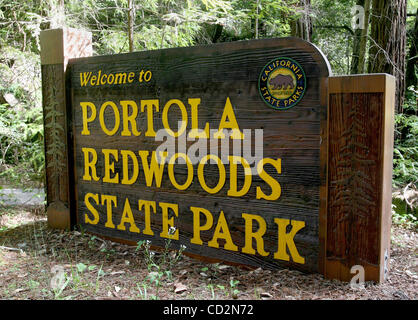 Der Eingang zum Portola Redwoods State Park Mittwoch, 12. März 2008. California State Parks hat vorgeschlagenen schließen den Park und den Campingplatz als Teil des Ziels erforderlichen Budgetkürzungen zu erfüllen. SAN MATEO COUNTY TIMES/JOHN GREEN Stockfoto