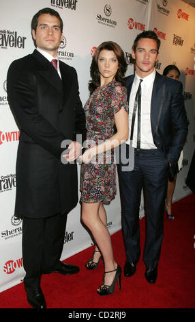 19. März 2008 - New York, NY, USA-Schauspieler HENRY CAVILL, NATALIE DORMER und JONATHAN RHYS MEYERS bei der New York Premiere von Showtime "The Tudors" Staffel 2 im Sheraton Hotel in New York statt. (Kredit-Bild: © Nancy Kaszerman/ZUMA Press) Stockfoto