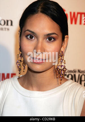 19. März 2008 - New York, NY, USA - Schauspieler Jonathan Rhys Meyers Freundin Socialite REENA HAMMER bei der New York Premiere von Showtime "The Tudors" Staffel 2 im Sheraton Hotel in New York statt. (Kredit-Bild: © Nancy Kaszerman/ZUMA Press) Stockfoto