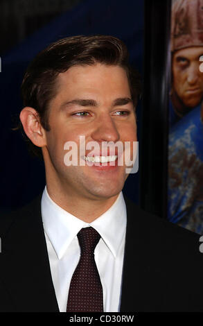 31. März 2008 - Hollywood, Kalifornien, US - I13036PR. DIE PREMIERE VON "LEATHERHEADS '' BEI GRAUMANS CHINESE THEATRE, HOLLYWOOD, CA 31.03.2008.  --2008.JOHN KRASINSKI (Kredit-Bild: © Phil Roach/Globe Photos/ZUMAPRESS.com) Stockfoto