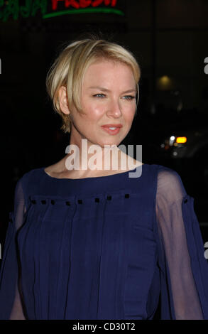 31. März 2008 - Hollywood, Kalifornien, US - I13036PR. DIE PREMIERE VON "LEATHERHEADS '' BEI GRAUMANS CHINESE THEATRE, HOLLYWOOD, CA 31.03.2008.  --2008.RENEE ZELLWEGER (Kredit-Bild: © Phil Roach/Globe Photos/ZUMAPRESS.com) Stockfoto