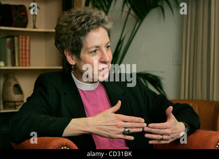 2. April 2008, La Jolla, Kalifornien, USA KATHERINE SCHORI, die US Episcopal Presiding Bishop, während Interviews bei Estancia La Jolla Hotel Credit: Foto von Charlie Neuman, San Diego Union-Tribune/Zuma Press. Copyright 2008 San Diego Union-Tribune Stockfoto