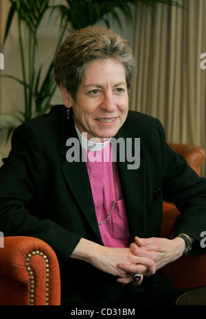 2. April 2008, La Jolla, Kalifornien, USA KATHERINE SCHORI, die US Episcopal Presiding Bishop, während Interviews bei Estancia La Jolla Hotel Credit: Foto von Charlie Neuman, San Diego Union-Tribune/Zuma Press. Copyright 2008 San Diego Union-Tribune Stockfoto