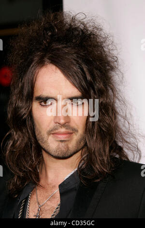10. April 2008 - Hollywood, Kalifornien, USA - RUSSELL BRAND bei der vergessen Sarah Marshall World Premiere an Graumans Chinese Theatre in Hollywood statt (Bild Kredit: Stockfoto