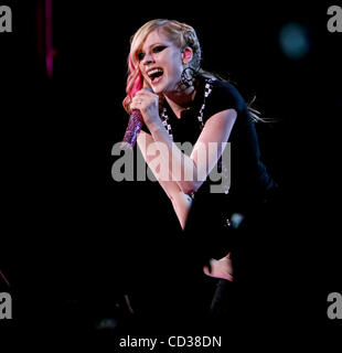 042008 Acc Avril Foto von Lannis Waters/The Palm Beach Post 0051521A [mit STORY BY Leslie Streeter]---WEST PALM BEACH---Avril Lavigne rockt, Cruzan Amphitheater Sonntagabend.  Lavigne es dritte Album "Best Damn Thing", erschienen im Jahr 2007, gekrönt von der US-Album-Charts und erreichte platin Stockfoto