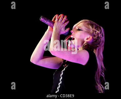 042008 Acc Avril Foto von Lannis Waters/The Palm Beach Post 0051521A [mit STORY BY Leslie Streeter]---WEST PALM BEACH---Avril Lavigne rockt, Cruzan Amphitheater Sonntagabend.  Lavigne es dritte Album "Best Damn Thing", erschienen im Jahr 2007, gekrönt von der US-Album-Charts und erreichte platin Stockfoto