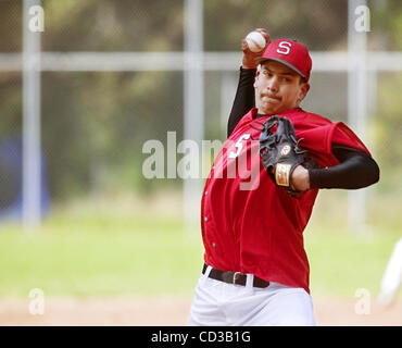 Mittwoch, 23. April 2008, Stellplätze Skyline Gymnasium ab Krug Luis Miguel Acosta einen Shut-Out gegen Oakland Tech in einem Ligaspiel zu Hause.  Skyline schlagen Oakland Tech 10-0 in Oakland, Kalifornien  (Alison Yin/der Oakland Tribune) Stockfoto