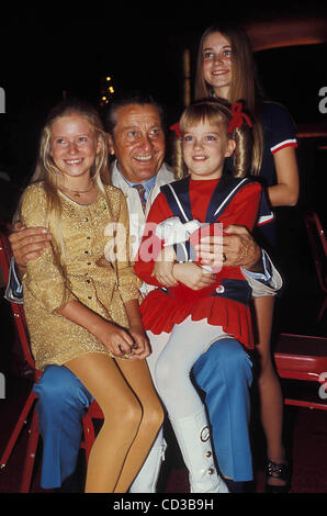 24. April 2008 - Hollywood, Kalifornien, USA - 7660.HOLLYWOOD STAR PARADE 11-25-1970.EVE PLUMB SUSAN OLSEN MAUREEN MCCORMICK.  -1970 (Kredit-Bild: © Phil Roach/Globe Photos/ZUMAPRESS.com) Stockfoto