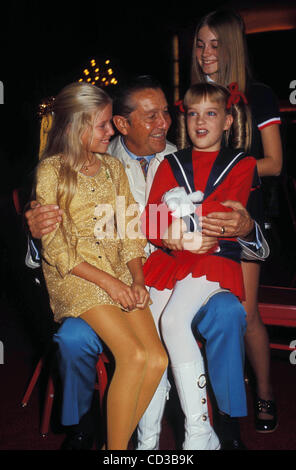 24. April 2008 - Hollywood, Kalifornien, USA - 7660.HOLLYWOOD STAR PARADE 11-25-1970.EVE PLUMB SUSAN OLSEN MAUREEN MCCORMICK.  -1970 (Kredit-Bild: © Phil Roach/Globe Photos/ZUMAPRESS.com) Stockfoto