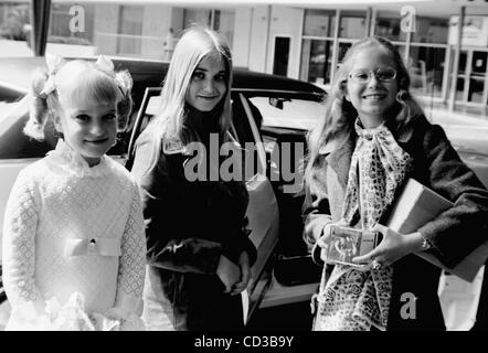 24. April 2008 - Hollywood, Kalifornien, USA - 8048.TEACH Mütter und MOPPETS. SUSAN OLSEN MAUREEN MCCORMICK EVE LOT.  -1971 (Kredit-Bild: © Phil Roach/Globe Photos/ZUMAPRESS.com) Stockfoto