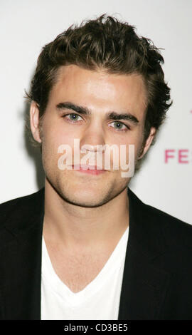 24. April 2008 - New York, NY, USA - Schauspieler PAUL WESLEY bei der New York-Premiere von 'Killer Movie' im AMC 19. St Theatre statt während des Tribeca Film Festival statt. (Kredit-Bild: © Nancy Kaszerman/ZUMA Press) Stockfoto