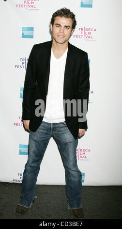 24. April 2008 - New York, NY, USA - Schauspieler PAUL WESLEY bei der New York-Premiere von 'Killer Movie' im AMC 19. St Theatre statt während des Tribeca Film Festival statt. (Kredit-Bild: © Nancy Kaszerman/ZUMA Press) Stockfoto