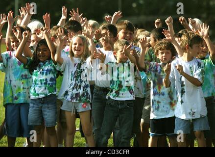 25. April 2008 - Palm City, Florida, USA - Palm City elementare 50 in diesem Jahr dreht. Am Freitag feierte die ganze Schule von 907 Studenten-vom Kindergarten bis zur 5. Klasse der Meilenstein durch die Durchführung zusammen mit der populären Musik der letzten fünf Jahrzehnte. Im Kontext von wie weit die Schule gesagt Stockfoto