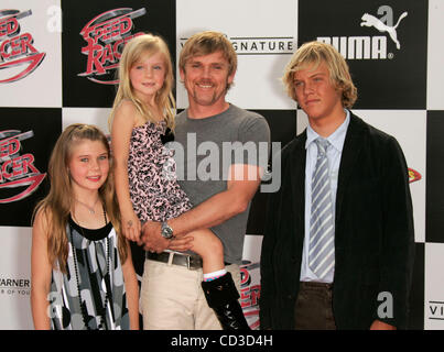 26. April 2008 - Los Angeles, Kalifornien, USA - Schauspieler RICK SCHRODER & Familie Ankunft bei der Weltpremiere von "Speed Racer" im Nokia Theatre statt. (Kredit-Bild: © Lisa O'Connor/ZUMA Press) Stockfoto