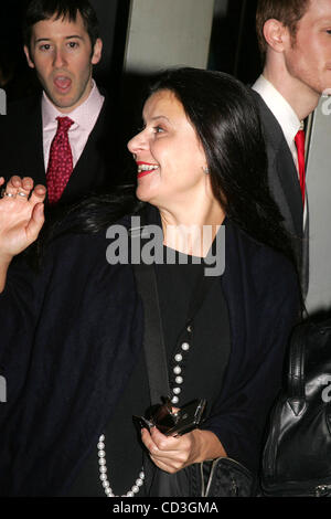 1. Mai 2008 - New York, New York, US - Promis unterwegs. TIMES SQUARE 01.05.2008.       2008.TRACEY ULLMAN. K57918RM (Kredit-Bild: © Rick Mackler/Globe Photos/ZUMAPRESS.com) Stockfoto