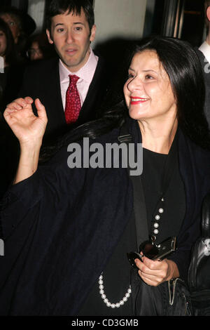 1. Mai 2008 - New York, New York, US - Promis unterwegs. TIMES SQUARE 01.05.2008.       2008.TRACEY ULLMAN. K57918RM (Kredit-Bild: © Rick Mackler/Globe Photos/ZUMAPRESS.com) Stockfoto