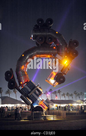 4. Mai 2008 - Indio, Kalifornien; USA - Big Rig-Jig auf dem Display als Kunst am Festival einen allgemeinen Überblick über die Atmosphäre in der Postkutsche California Country Music Festival, das über drei Tage im Feld Empire Polo befindet sich in der Wüste von Kalifornien stattfindet.  Copyright 2008 Jason Moor Stockfoto