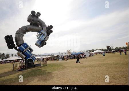 4. Mai 2008 - Indio, Kalifornien; USA - Big Rig-Jig auf dem Display als Kunst am Festival einen allgemeinen Überblick über die Atmosphäre in der Postkutsche California Country Music Festival, das über drei Tage im Feld Empire Polo befindet sich in der Wüste von Kalifornien stattfindet.  Copyright 2008 Jason Moor Stockfoto