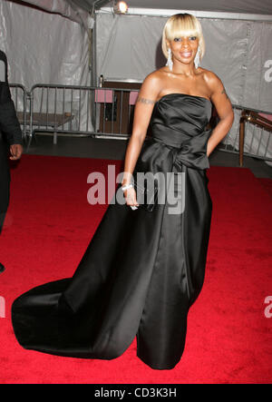 5. Mai 2008 - New York, NY, USA - Sängerin MARY J. BLIGE bei der "Superhelden: Mode und Fantasie" Costume Institute Gala im Metropolitan Museum of Art statt. (Bild Kredit: Stockfoto