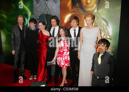 7. Mai 2008 - New York, New York, US - K58173RM. WELT-PREMIERE VON "DIE CHRONIKEN VON NARNIA-PRINZ KASPIAN VON NARNIA". ZIEGFELD THEATRE, NEW YORK New York 07.05.2008.       2008.Andrew ADAMSON, SKANDAR KEYNES, ANNA POPPLEWELL, BEN BARNES, GEORGIE HENLEY, WILLIAM MOSLEY, TILDA SWINTON und PETER DINKLAGE (Cr Stockfoto